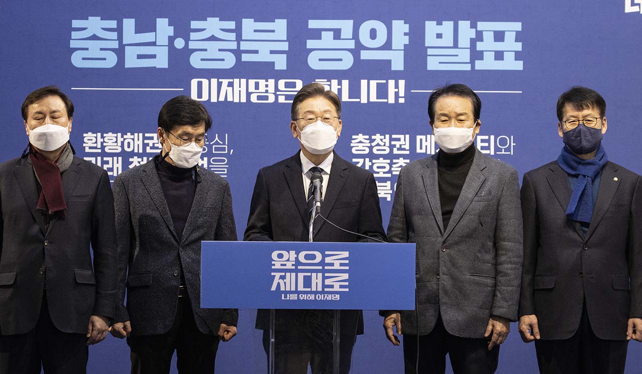 지난 12일 오후 충남 천안 독립기념관에서 있었던 기자간담회에서 더불어민주당 이재명 후보는 국민의힘 윤석열 후보의 신천지 연루 의혹에 대해 특검 필요성을 언급했다. Ⓒ 사진 = 지유석 기자