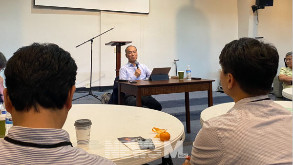 김영봉 목사가 아틀란타새교회에서 열린 목회자 컨퍼런스에서 강의를 하고 있다.
