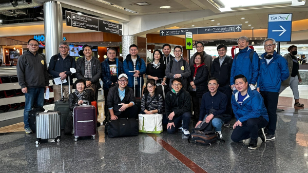 아틀란타 공항에서 첫 번째로 집결해 순례를 시작하기전 대원들