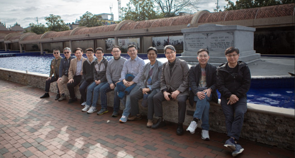 마틴 루터 킹 목사 내외의 무덤 앞에서