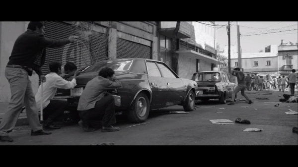 영화 로마에 나오는 틀라텔로코 학살 장면