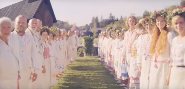 영화 미드소마의 한 장면