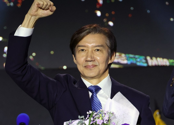 11월23일 청주 오스코에서 열린 조국혁신당 전당대회에서 선출된 조국 새 당 대표의 모습. 조국혁신당 유튜브 캡쳐.